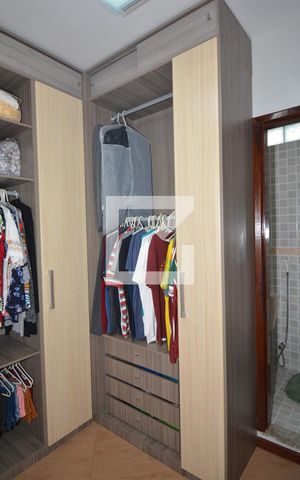 Casa à venda com 217m², 4 quartos e 2 vagasCloset da suíte