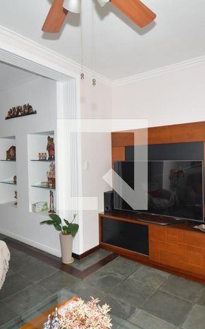 Casa à venda com 217m², 4 quartos e 2 vagasSala de Estar