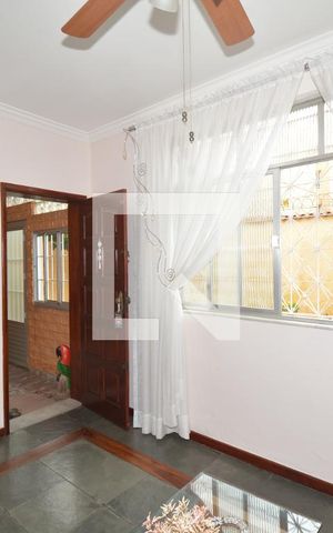 Casa à venda com 217m², 4 quartos e 2 vagasSala de Estar