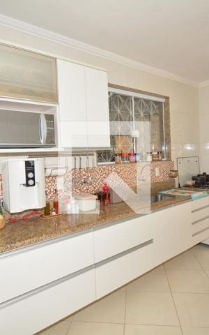 Casa à venda com 217m², 4 quartos e 2 vagasCozinha