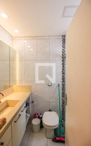Casa à venda com 243m², 3 quartos e 4 vagas Casa à venda com 243m², 3 quartos e 4 vagasBanheiro da Suíte