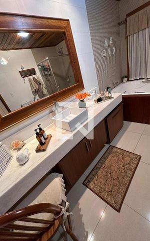 Casa de condomínio para alugar com 810m², 4 quartos e 3 vagas Casa de condomínio para alugar com 810m², 4 quartos e 3 vagasBanheiro 1