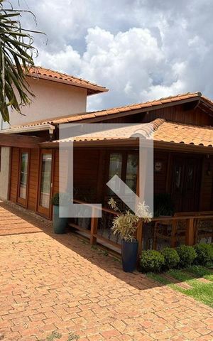 Casa de condomínio para alugar com 810m², 4 quartos e 3 vagas Casa de condomínio para alugar com 810m², 4 quartos e 3 vagasÁrea Externa