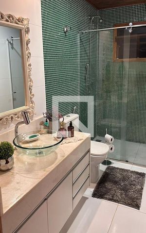 Casa de condomínio para alugar com 810m², 4 quartos e 3 vagas Casa de condomínio para alugar com 810m², 4 quartos e 3 vagasBanheiro 2