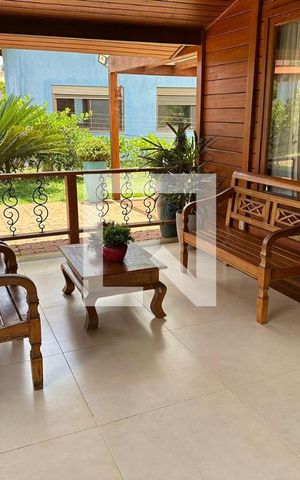 Casa de condomínio para alugar com 810m², 4 quartos e 3 vagas Casa de condomínio para alugar com 810m², 4 quartos e 3 vagasÁrea Externa