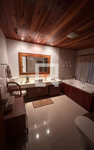 Casa de condomínio para alugar com 810m², 4 quartos e 3 vagas Casa de condomínio para alugar com 810m², 4 quartos e 3 vagasBanheiro 1