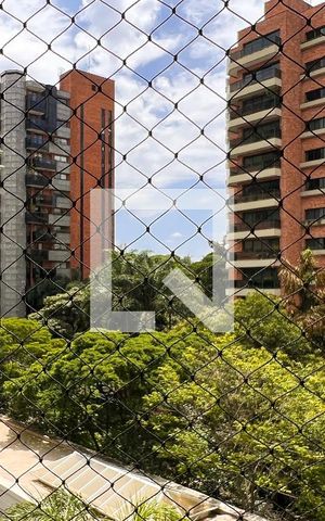 Apartamento à venda com 357m², 4 quartos e 4 vagasVista