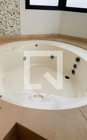 Apartamento à venda com 357m², 4 quartos e 4 vagasBanheiro da Suíte 4