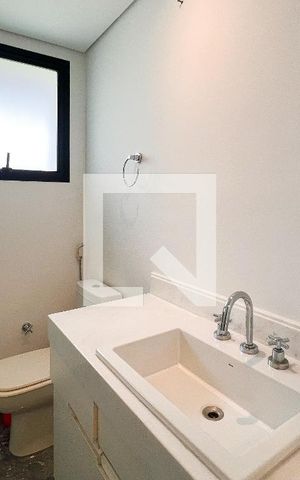 Apartamento à venda com 357m², 4 quartos e 4 vagasBanheiro da Suíte 2