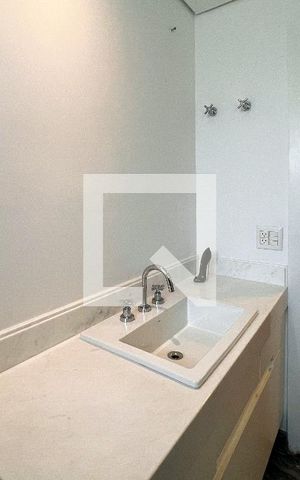 Apartamento à venda com 357m², 4 quartos e 4 vagasBanheiro da Suíte 2