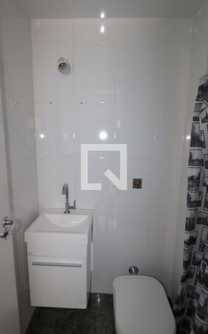 Apartamento à venda com 384m², 4 quartos e 4 vagasBanheiro de Serviço