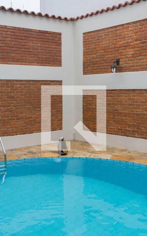 Casa à venda com 431m², 5 quartos e 4 vagas Casa à venda com 431m², 5 quartos e 4 vagasÁrea comum