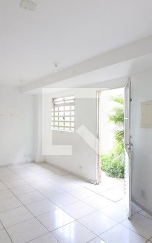 Casa de condomínio à venda com 95m², 3 quartos e 2 vagasSala