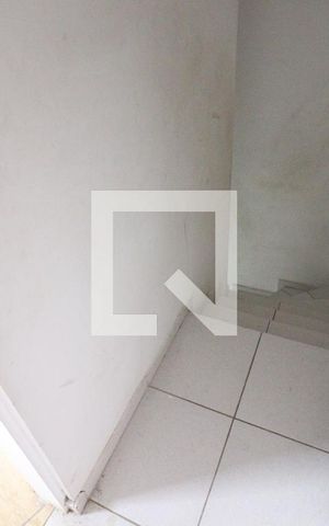 Casa de condomínio à venda com 95m², 3 quartos e 2 vagasEscada