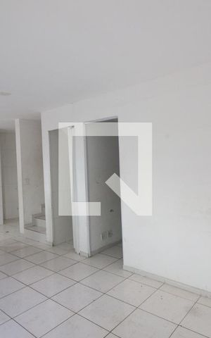 Casa de condomínio à venda com 95m², 3 quartos e 2 vagasSala