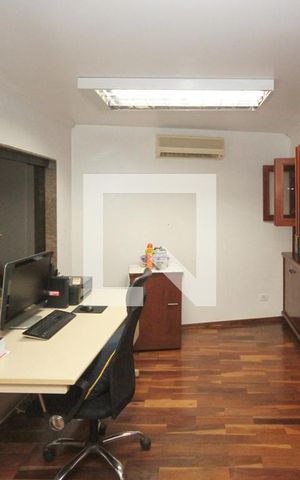 Casa à venda com 400m², 3 quartos e 5 vagas Casa à venda com 400m², 3 quartos e 5 vagasEscritório