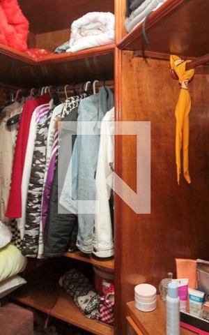 Casa à venda com 400m², 3 quartos e 5 vagas Casa à venda com 400m², 3 quartos e 5 vagasCloset