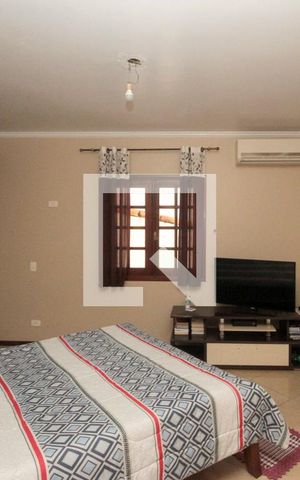 Casa à venda com 400m², 3 quartos e 5 vagas Casa à venda com 400m², 3 quartos e 5 vagasSuite