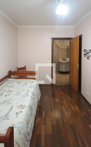 Casa à venda com 400m², 3 quartos e 5 vagas Casa à venda com 400m², 3 quartos e 5 vagasQuarto 03