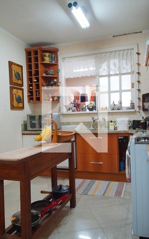 Casa à venda com 200m², 3 quartos e 2 vagasCozinha 