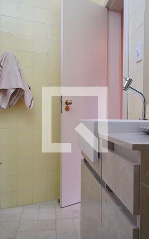Casa à venda com 200m², 3 quartos e 2 vagasBanheiro 
