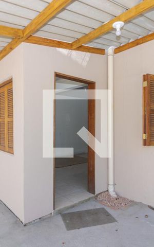 Casa para alugar com 45m², 2 quartos e 1 vaga Casa para alugar com 45m², 2 quartos e 1 vagaFachada