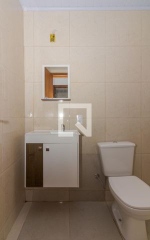 Casa para alugar com 45m², 2 quartos e 1 vaga Casa para alugar com 45m², 2 quartos e 1 vagaBanheiro