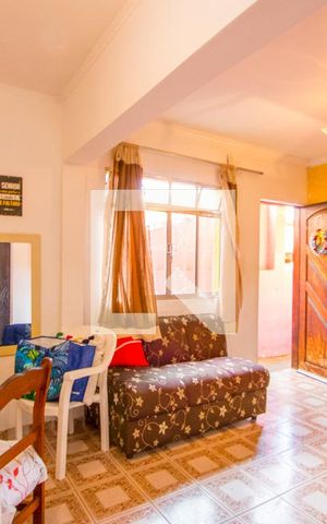Casa à venda com 180m², 2 quartos e 3 vagas Casa à venda com 180m², 2 quartos e 3 vagasSala