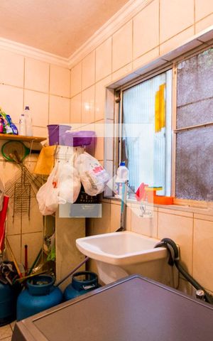 Casa à venda com 180m², 2 quartos e 3 vagas Casa à venda com 180m², 2 quartos e 3 vagasÁrea de serviço