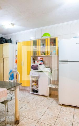 Casa à venda com 180m², 2 quartos e 3 vagas Casa à venda com 180m², 2 quartos e 3 vagasCozinha