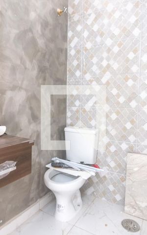 Casa para alugar com 120m², 2 quartos e 3 vagas Casa para alugar com 120m², 2 quartos e 3 vagasBanheiro social