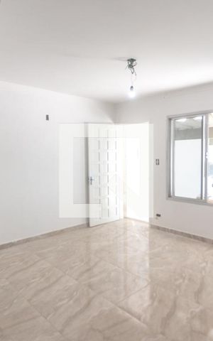 Casa para alugar com 120m², 2 quartos e 3 vagas Casa para alugar com 120m², 2 quartos e 3 vagasSala de estar