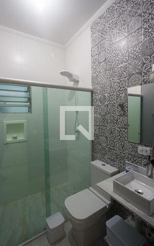 Casa à venda com 225m², 4 quartos e 4 vagasBanheiro 1