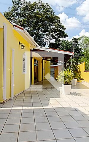 Casa para alugar com 250m², 3 quartos e 6 vagasQuintal