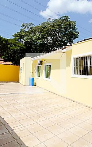 Casa para alugar com 250m², 3 quartos e 6 vagasQuintal
