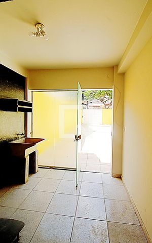 Casa para alugar com 250m², 3 quartos e 6 vagasÁrea de Serviço