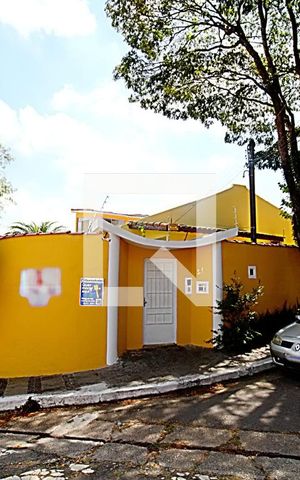 Casa para alugar com 250m², 3 quartos e 6 vagasFachada 
