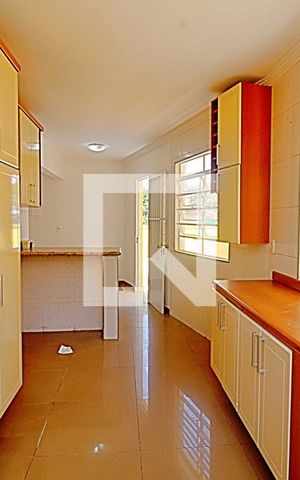 Casa para alugar com 250m², 3 quartos e 6 vagasCozinha