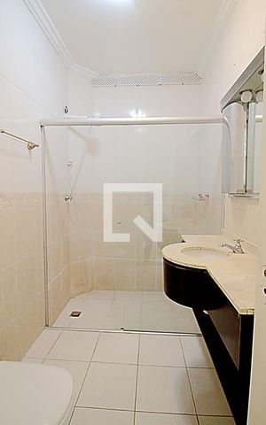 Casa para alugar com 250m², 3 quartos e 6 vagasBanheiro 