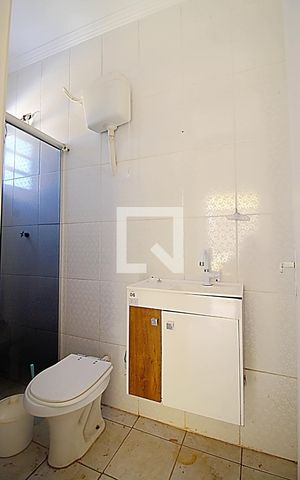 Casa para alugar com 250m², 3 quartos e 6 vagasBanheiro da  Edícula 