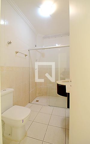 Casa para alugar com 250m², 3 quartos e 6 vagasBanheiro 