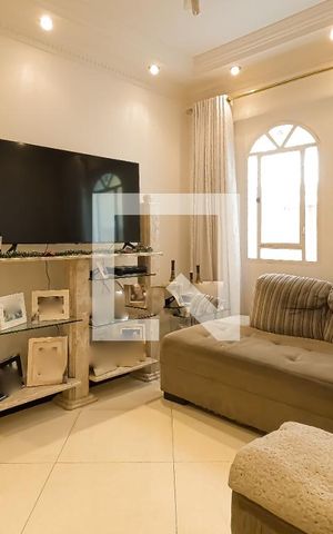 Casa à venda com 175m², 3 quartos e 2 vagas Casa à venda com 175m², 3 quartos e 2 vagasSala
