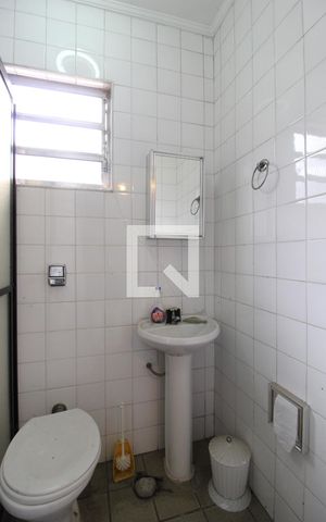 Casa à venda com 143m², 4 quartos e 3 vagasBanheiro de Serviço