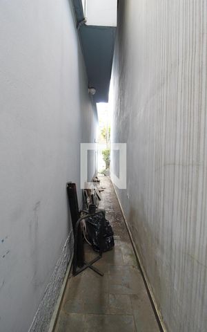 Casa à venda com 143m², 4 quartos e 3 vagasCorredor Externo