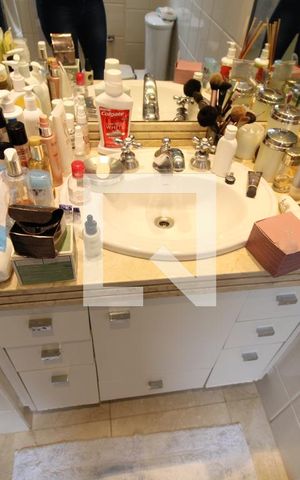 Apartamento à venda com 135m², 3 quartos e 2 vagasBanheiro da suíte 2 - Pia