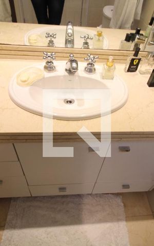 Apartamento à venda com 135m², 3 quartos e 2 vagasBanheiro da suíte 1 - Pia