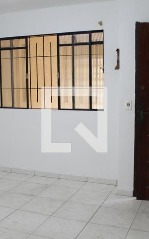 Casa à venda com 115m², 2 quartos e 2 vagasSala