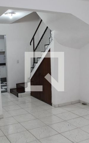 Casa à venda com 115m², 2 quartos e 2 vagasSala