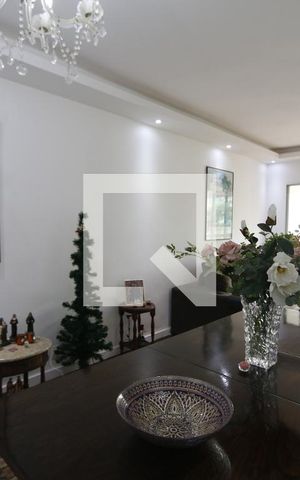 Apartamento para alugar com 185m², 3 quartos e 2 vagassala