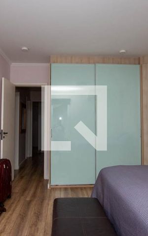 Casa de condomínio à venda com 199m², 4 quartos e 4 vagas Casa de condomínio à venda com 199m², 4 quartos e 4 vagasSuíte